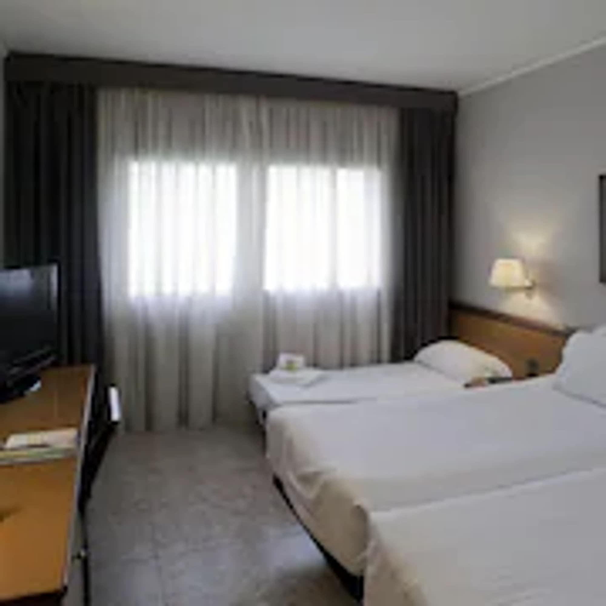 Ciudad De Castelldefels Hotel Exterior photo