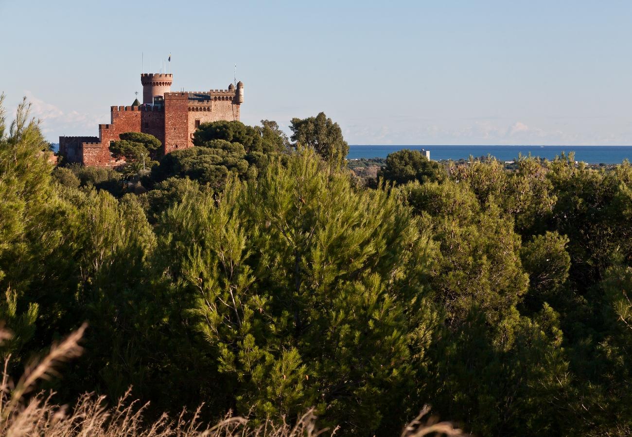 Ciudad De Castelldefels Hotel Exterior photo