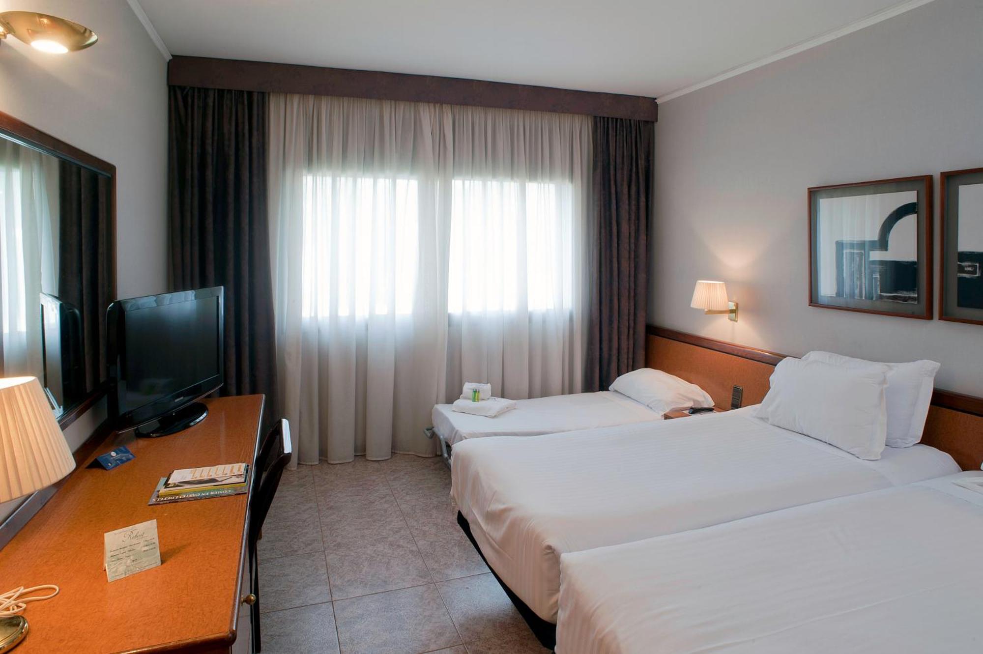 Ciudad De Castelldefels Hotel Exterior photo