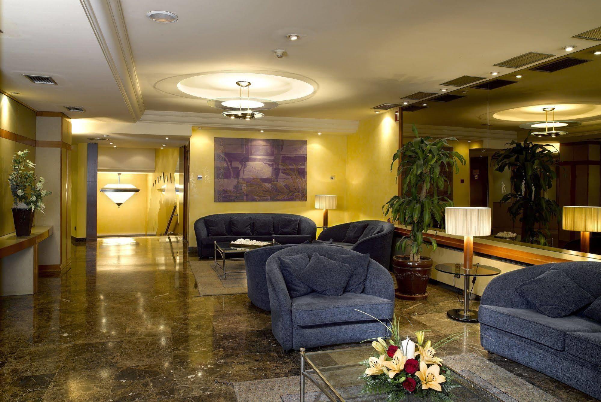 Ciudad De Castelldefels Hotel Exterior photo