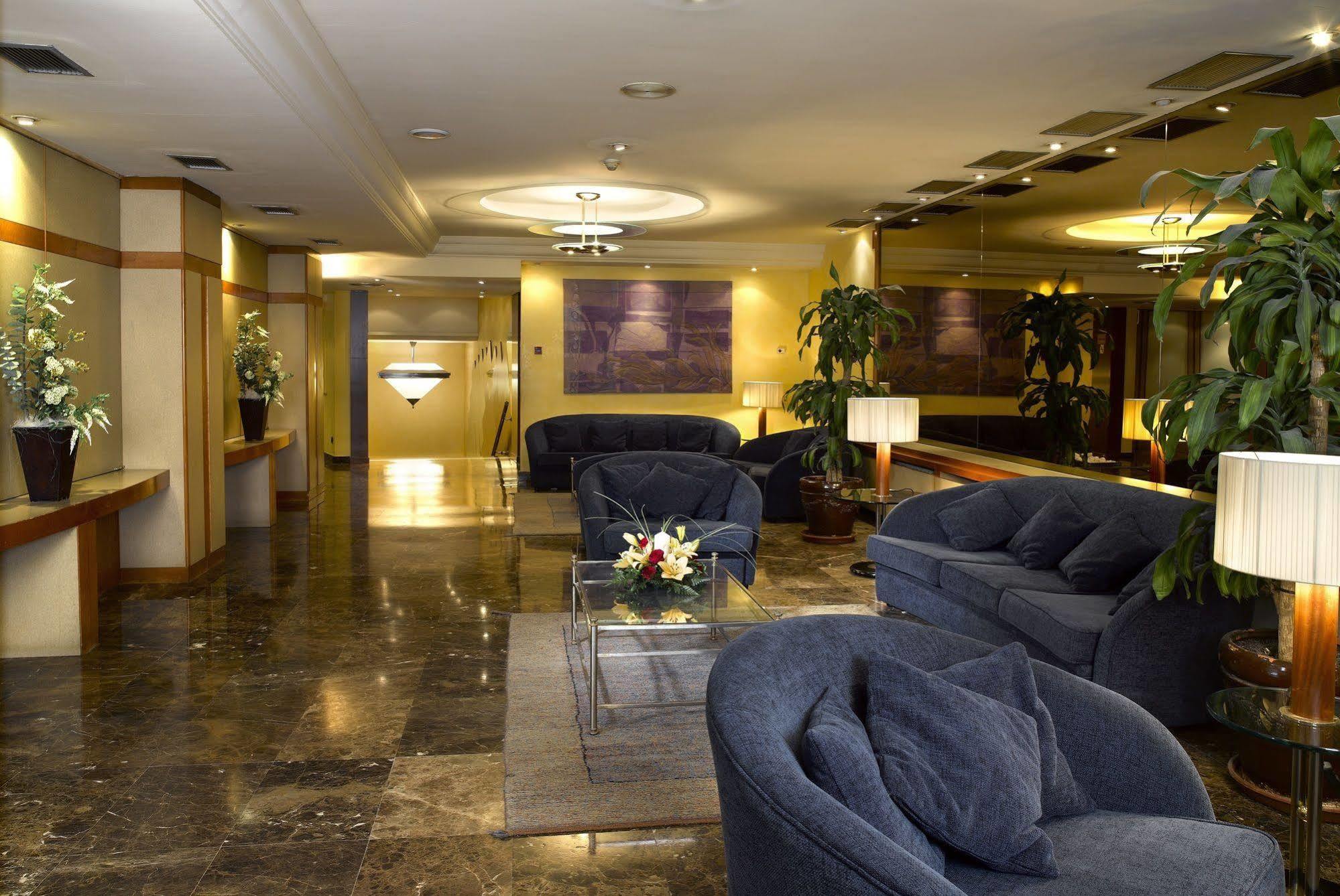 Ciudad De Castelldefels Hotel Exterior photo