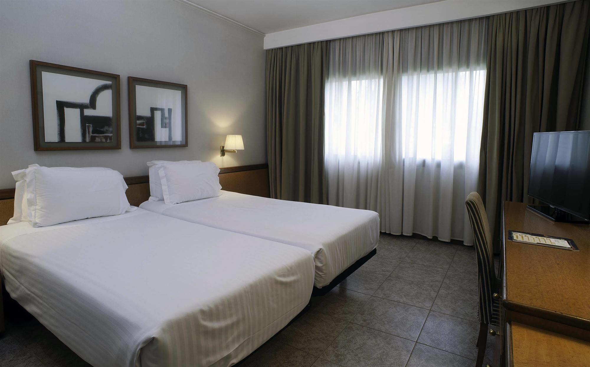 Ciudad De Castelldefels Hotel Exterior photo