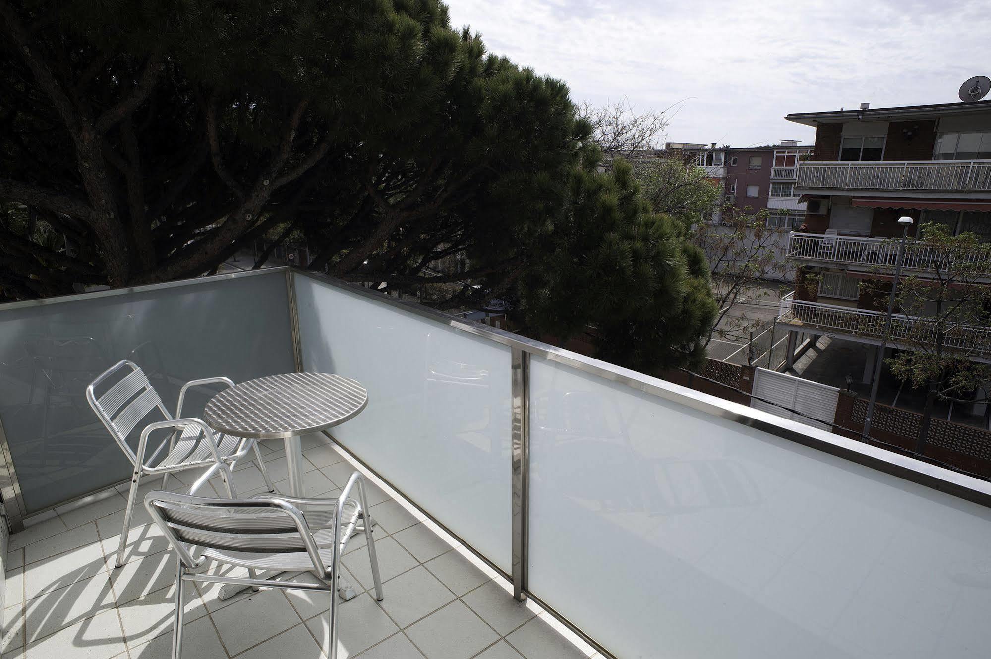 Ciudad De Castelldefels Hotel Exterior photo